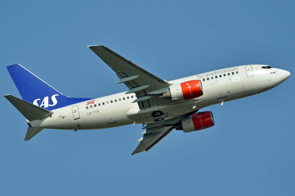 LN-TUA (28211) 1998 Boeing 737-705