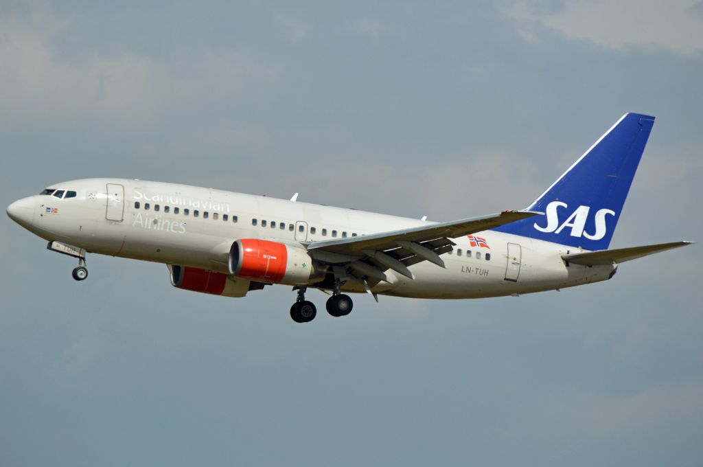 LN-TUM (29098) 2002 Boeing 737-705