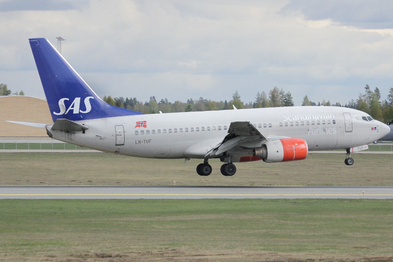 LN-TUF (28222) 1999 Boeing 737-705