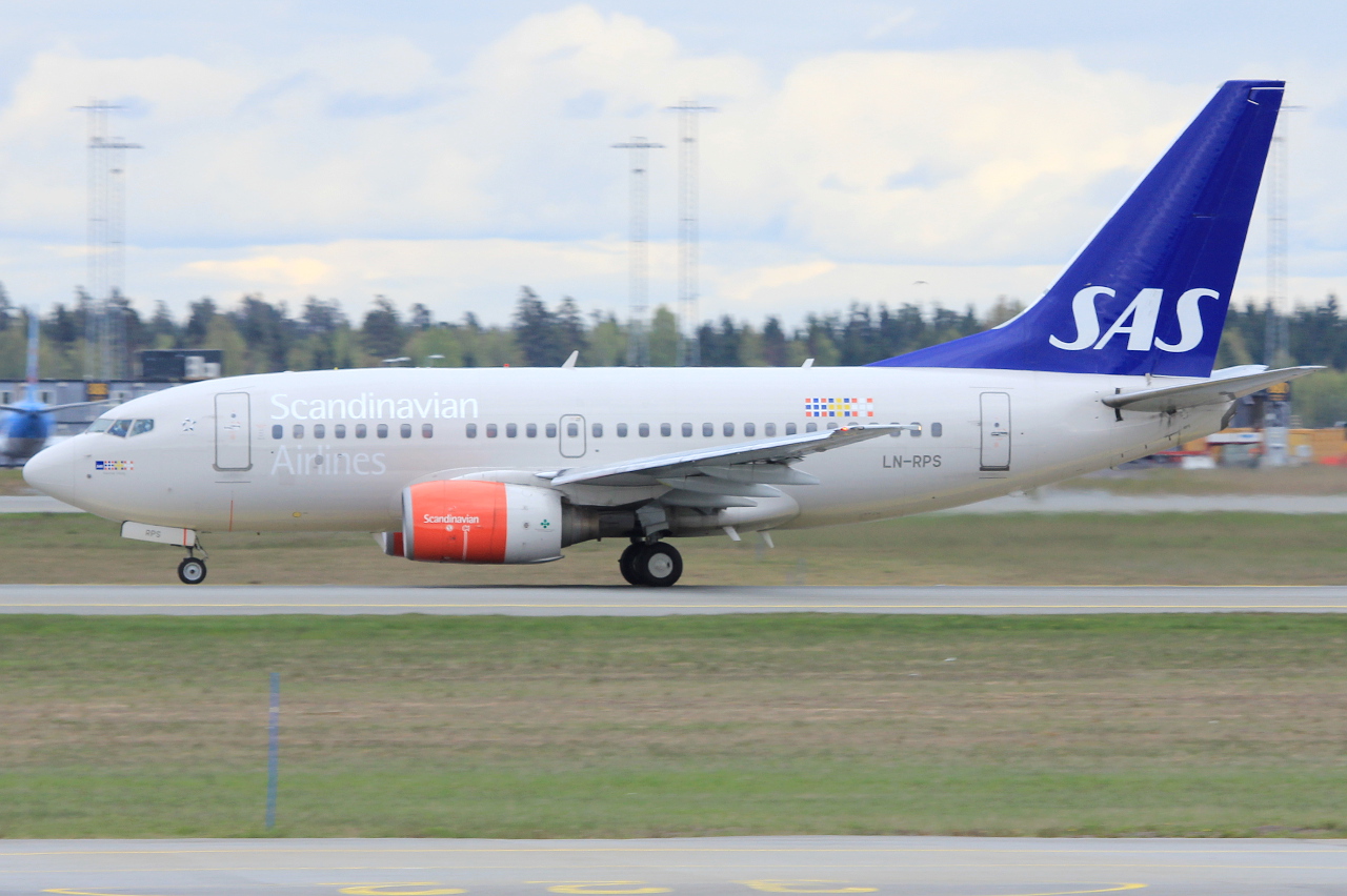 LN-RPS (28298) 1999 Boeing 737-683