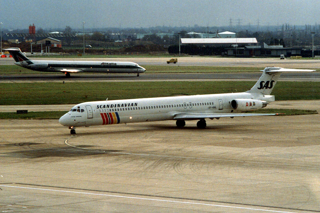 OY-KHL (49911) 1989 McDonnell Douglas MD-82