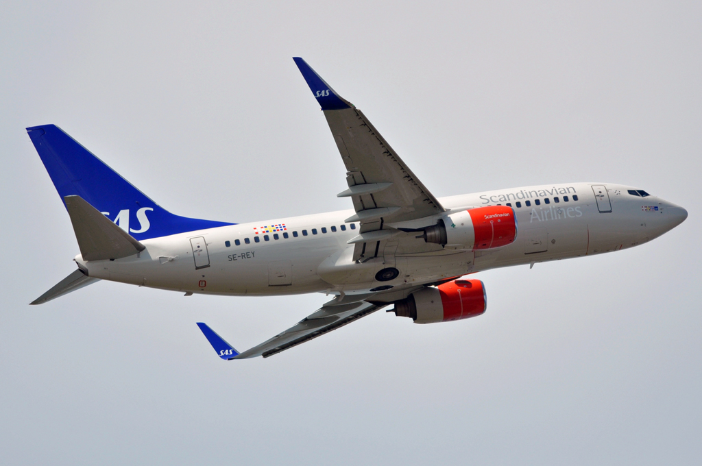 SE-REY (32737) 2002 Boeing 737-76N WL