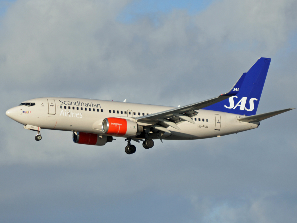 SE-RJU (29885) 2002 Boeing 737-76N WL