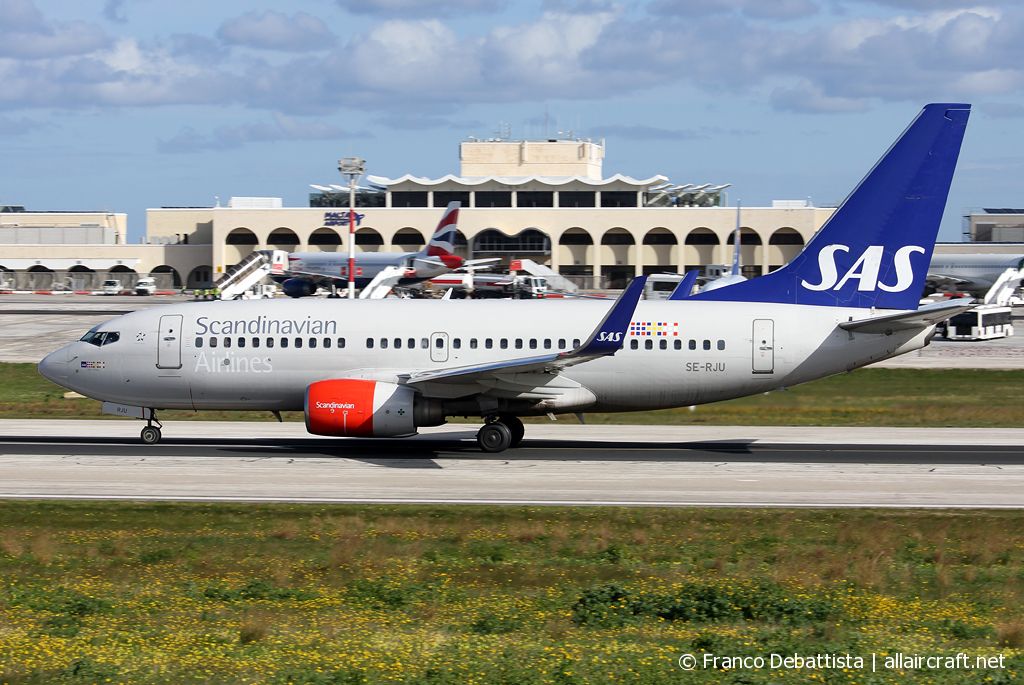 SE-RJU (29885) 2002 Boeing 737-76N WL