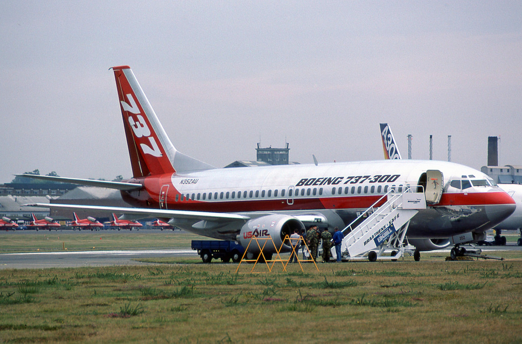N352AU (22952) 1984 Boeing 737-3B7