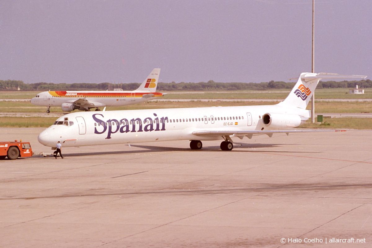 EC-EJQ (49672) 1988 McDonnell Douglas MD-83
