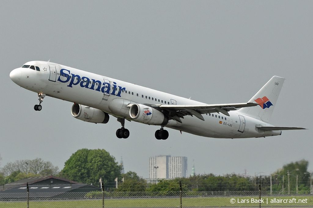EC-IJU (cn 01843) Airbus A321-231