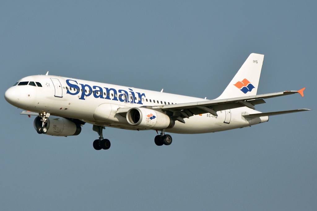 EC-IYG (2210) 2004 Airbus A320-232