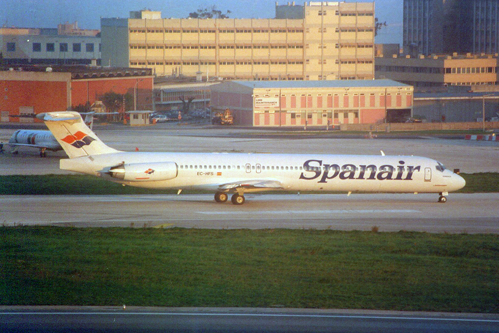 EC-HFS (cn 49517) McDonnell Douglas MD-82