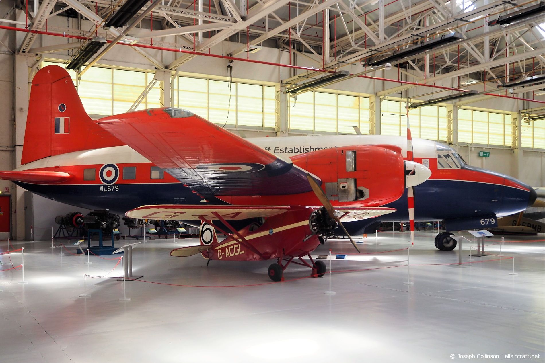 WL679 1953 Vickers 668 Varsity T1