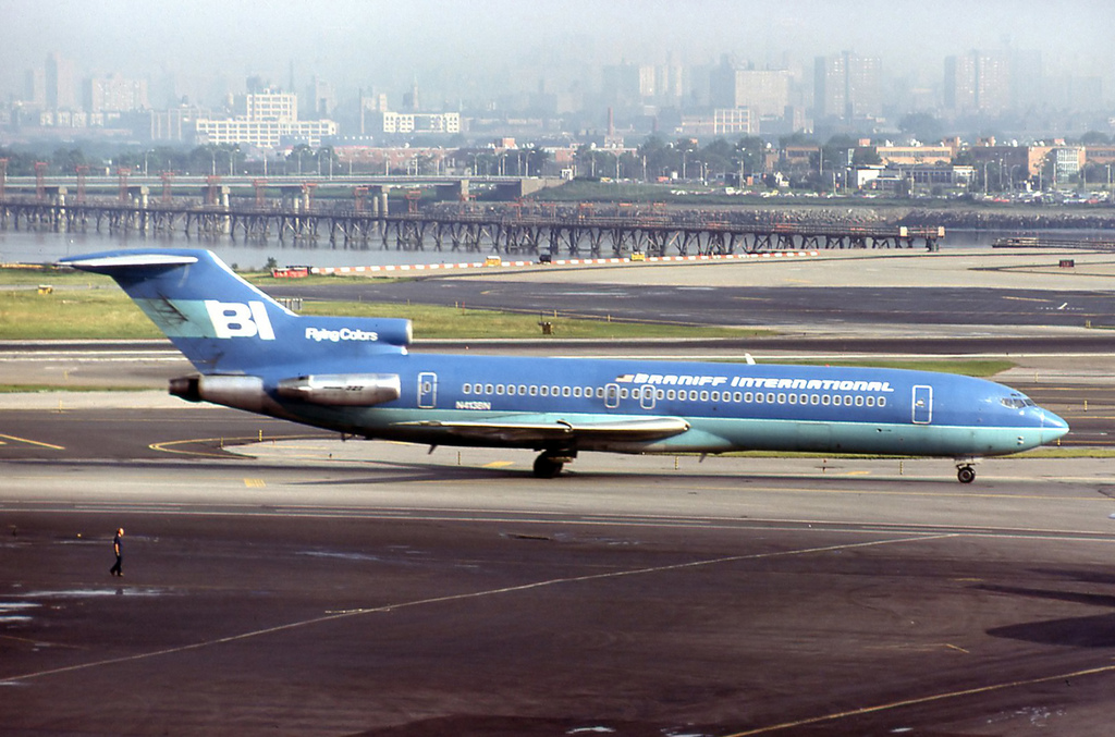 N413BN (cn 20611) Boeing 727-227Adv