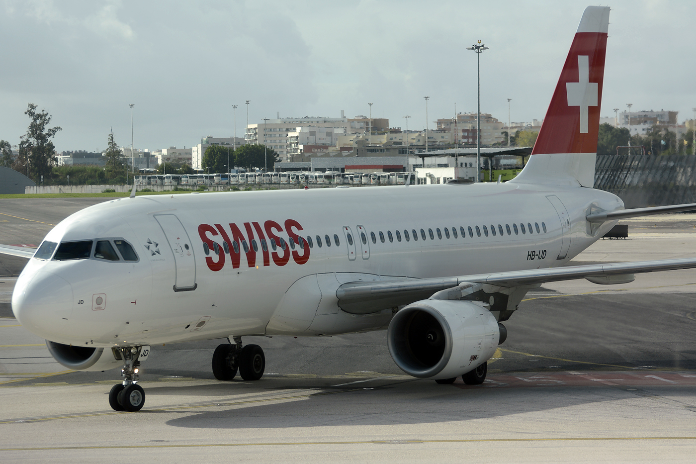 HB-IJD (553) 1995 Airbus A320-214