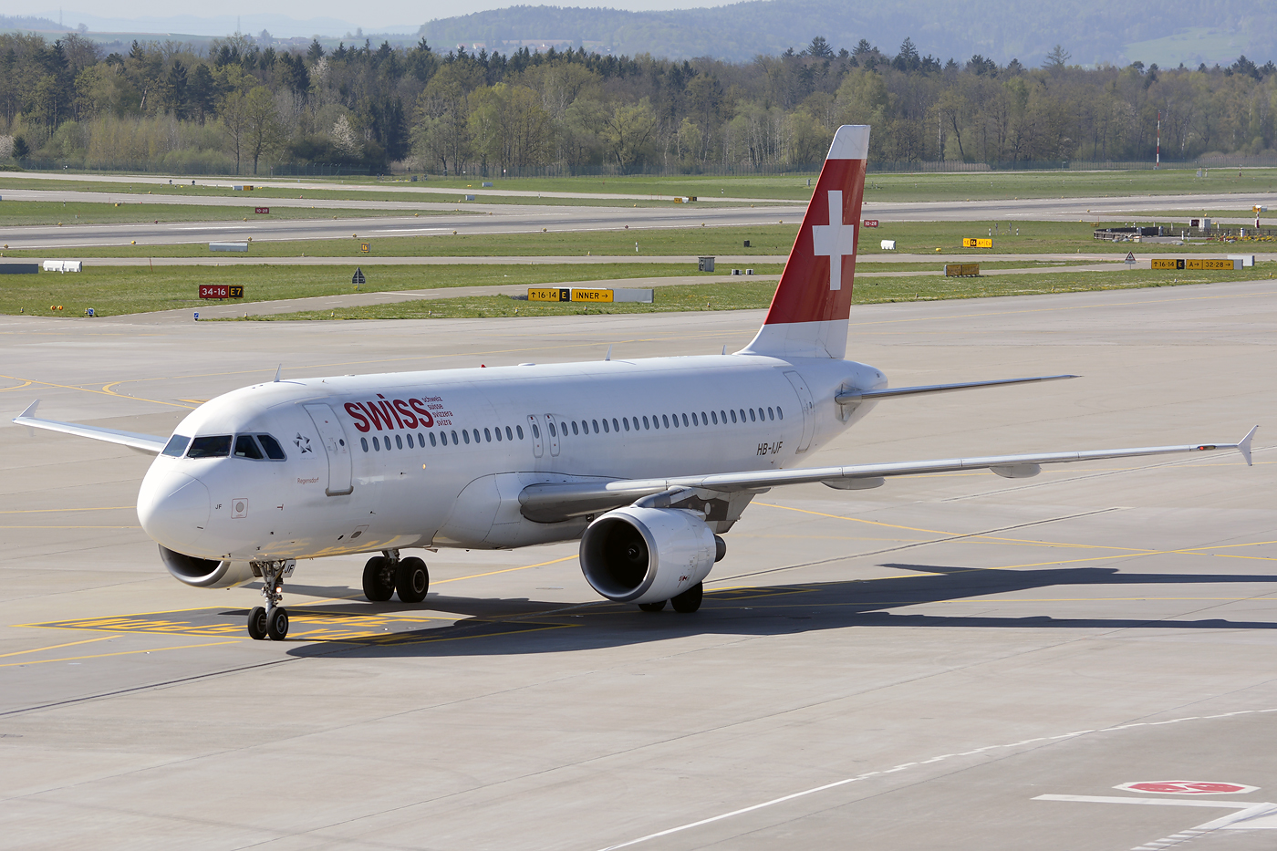 HB-IJF · Airbus A320-214 · (ZRH / LSZH)