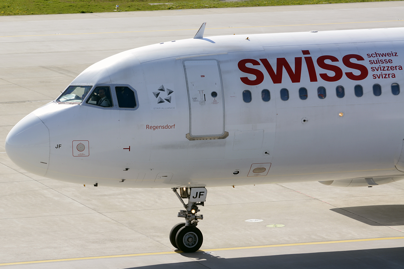 HB-IJF (562) 1995 Airbus A320-214