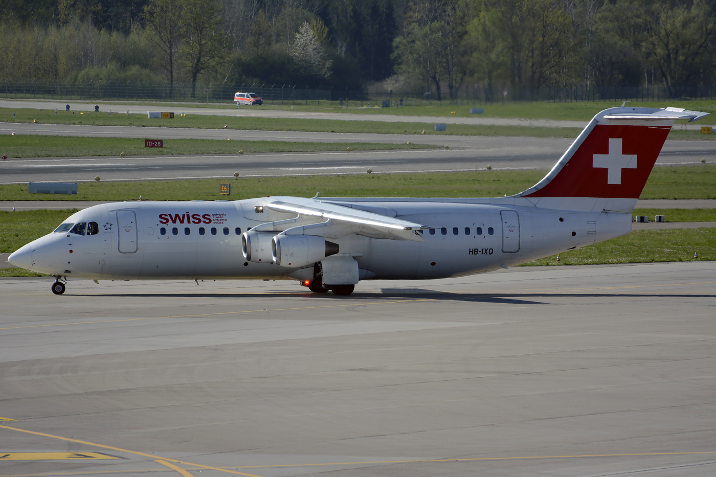 HB-IXQ, (cn E3282), British Aerospace Avro 146-RJ100