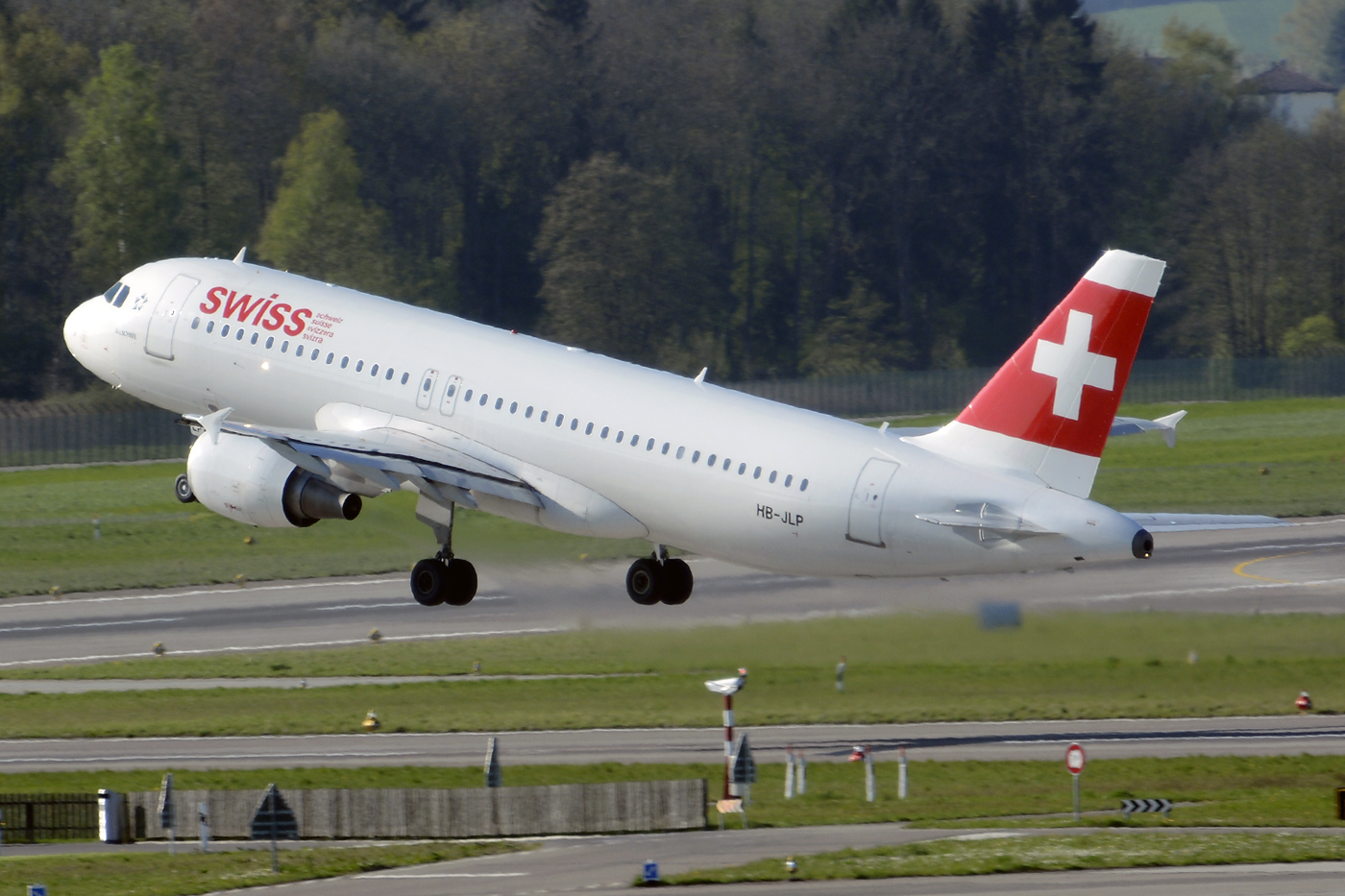 HB-JLP (4618) 2011 Airbus A320-214