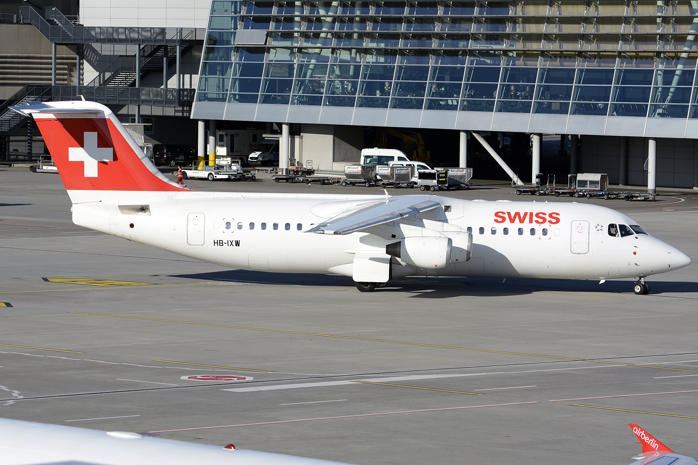 HB-IXW (E3272) 1995 British Aerospace Avro RJ100