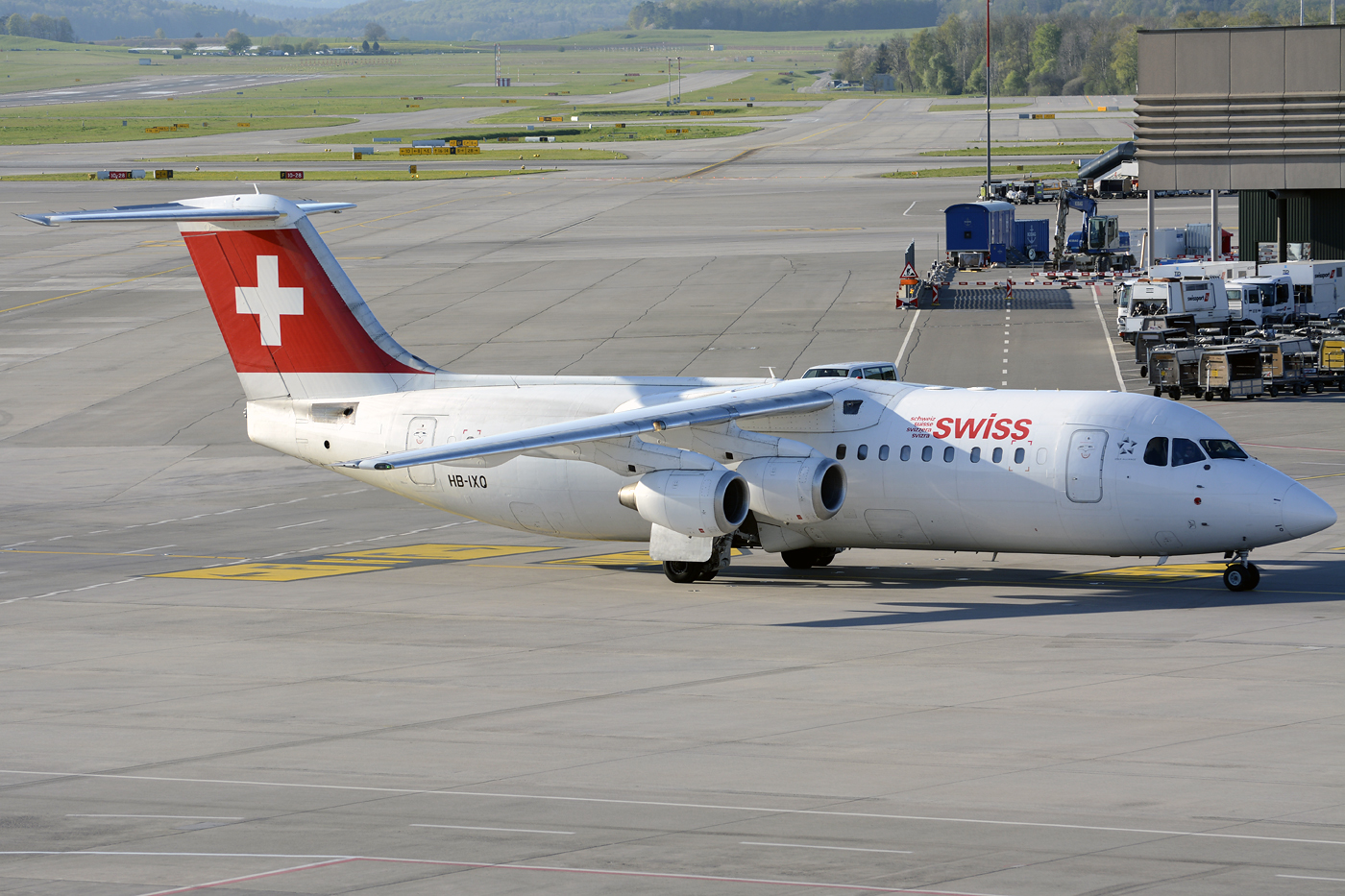 HB-IXQ, (cn E3282), British Aerospace Avro 146-RJ100