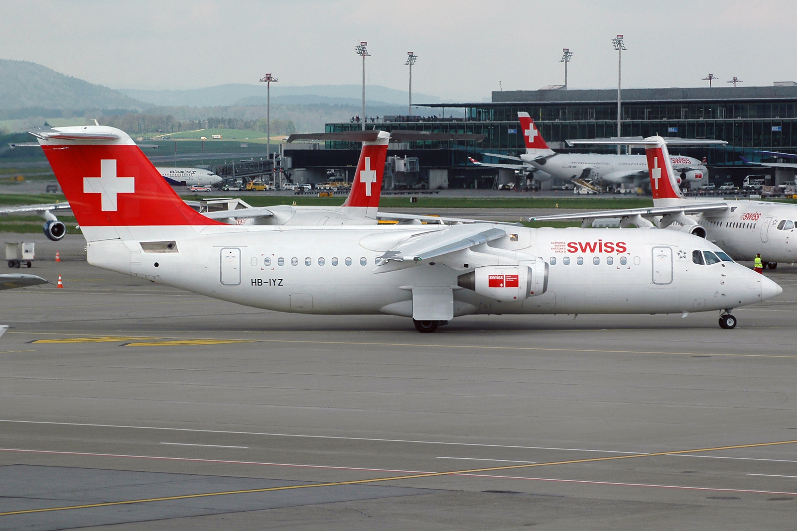 HB-IYZ (E3338) 1998 British Aerospace Avro RJ100