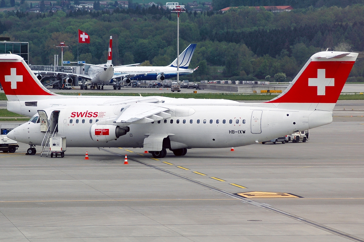 HB-IXW (E3272) 1995 British Aerospace Avro RJ100