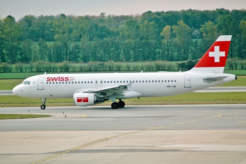HB-IJB (545) 1995 Airbus A320-214