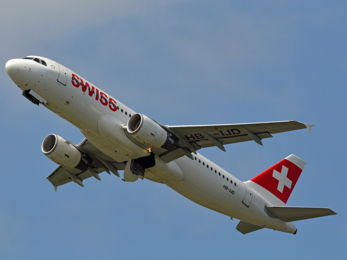 HB-IJD (553) 1995 Airbus A320-214