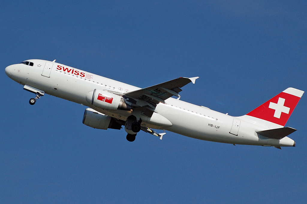 HB-IJF (562) 1995 Airbus A320-214