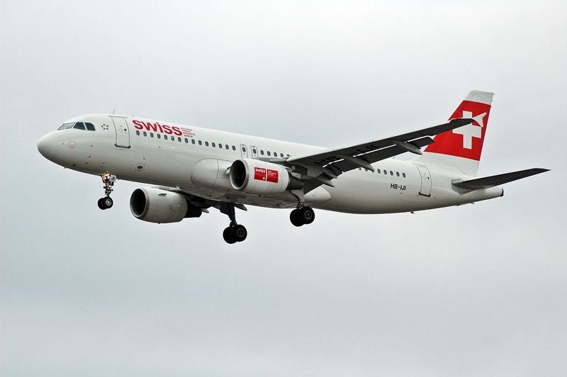 HB-IJI (577) 1996 Airbus A320-214