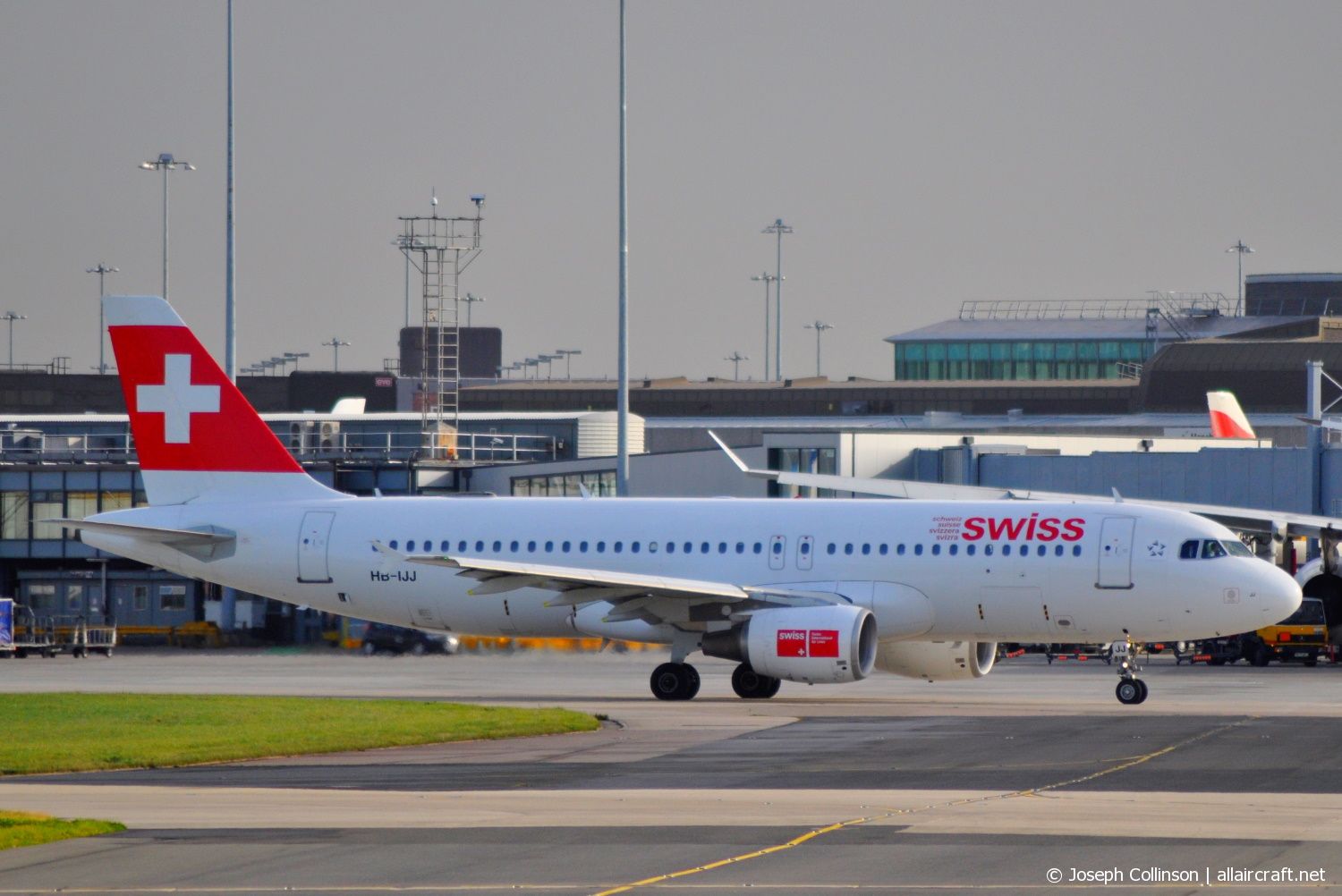 HB-IJJ (585) 1996 Airbus A320-214