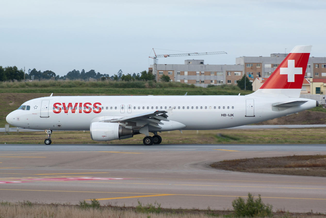 HB-IJK (cn 0596) Airbus A320-214