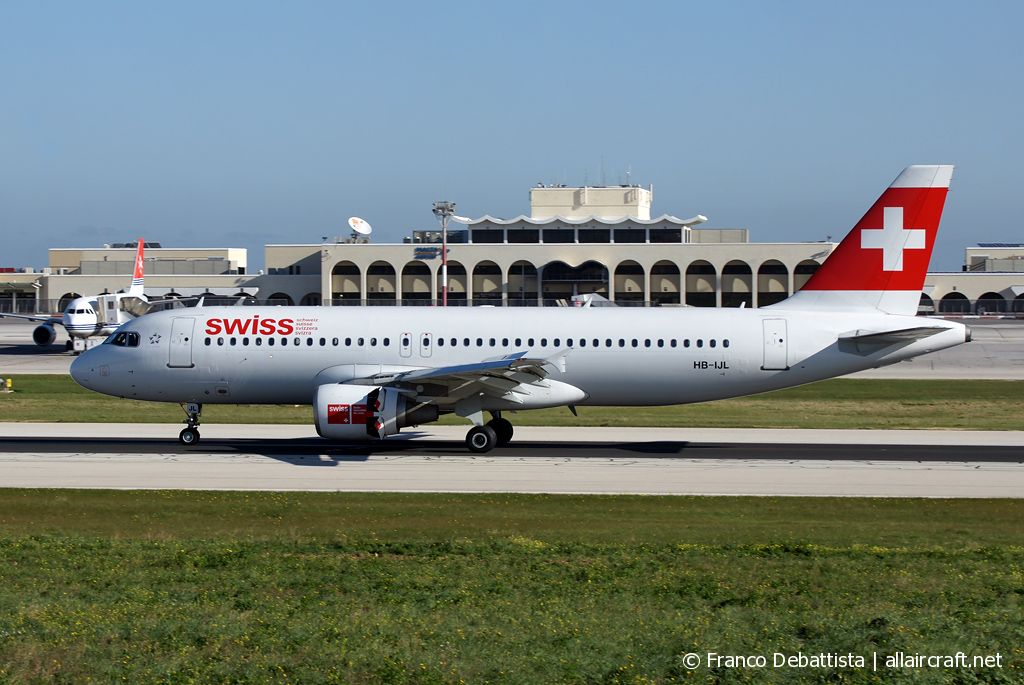HB-IJL (603) 1996 Airbus A320-214