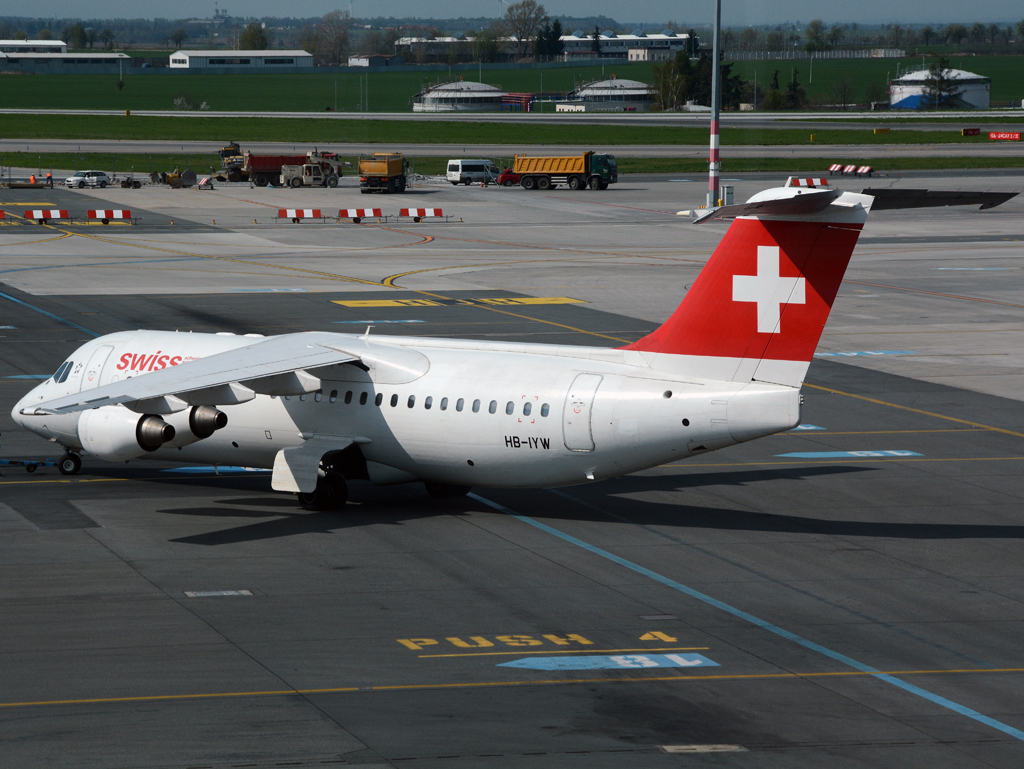 HB-IYW (E03359) British Aerospace Avro RJ100