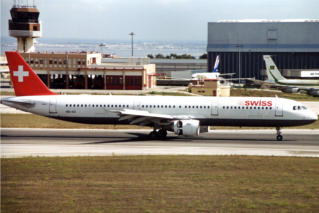 HB-IOI, (cn 827), Airbus A321-111