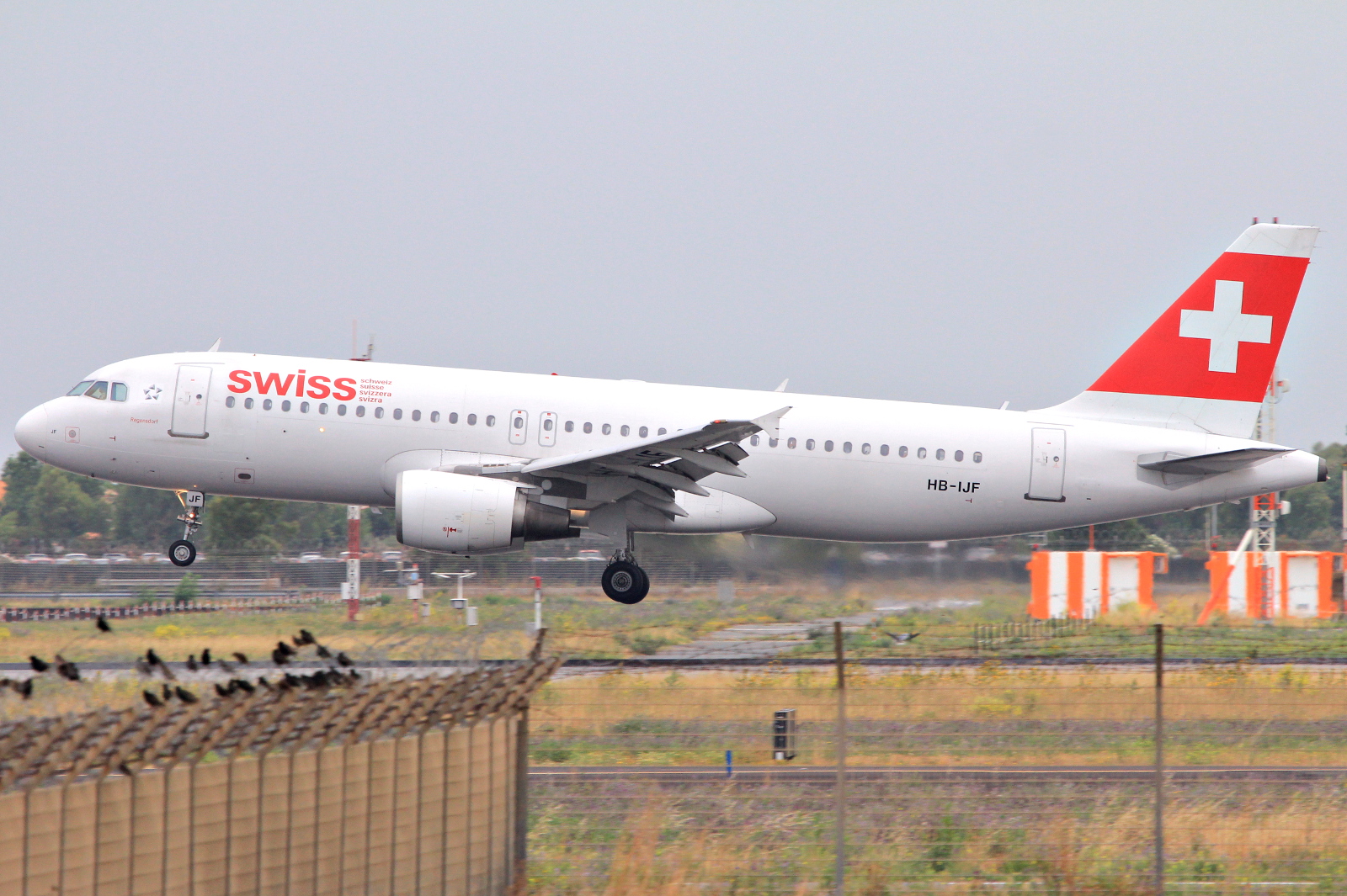HB-IJF (562) 1995 Airbus A320-214