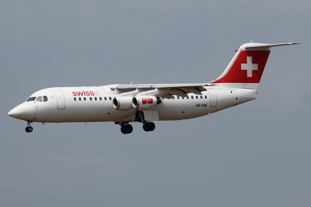 HB-IXW (E3272) 1995 British Aerospace Avro RJ100