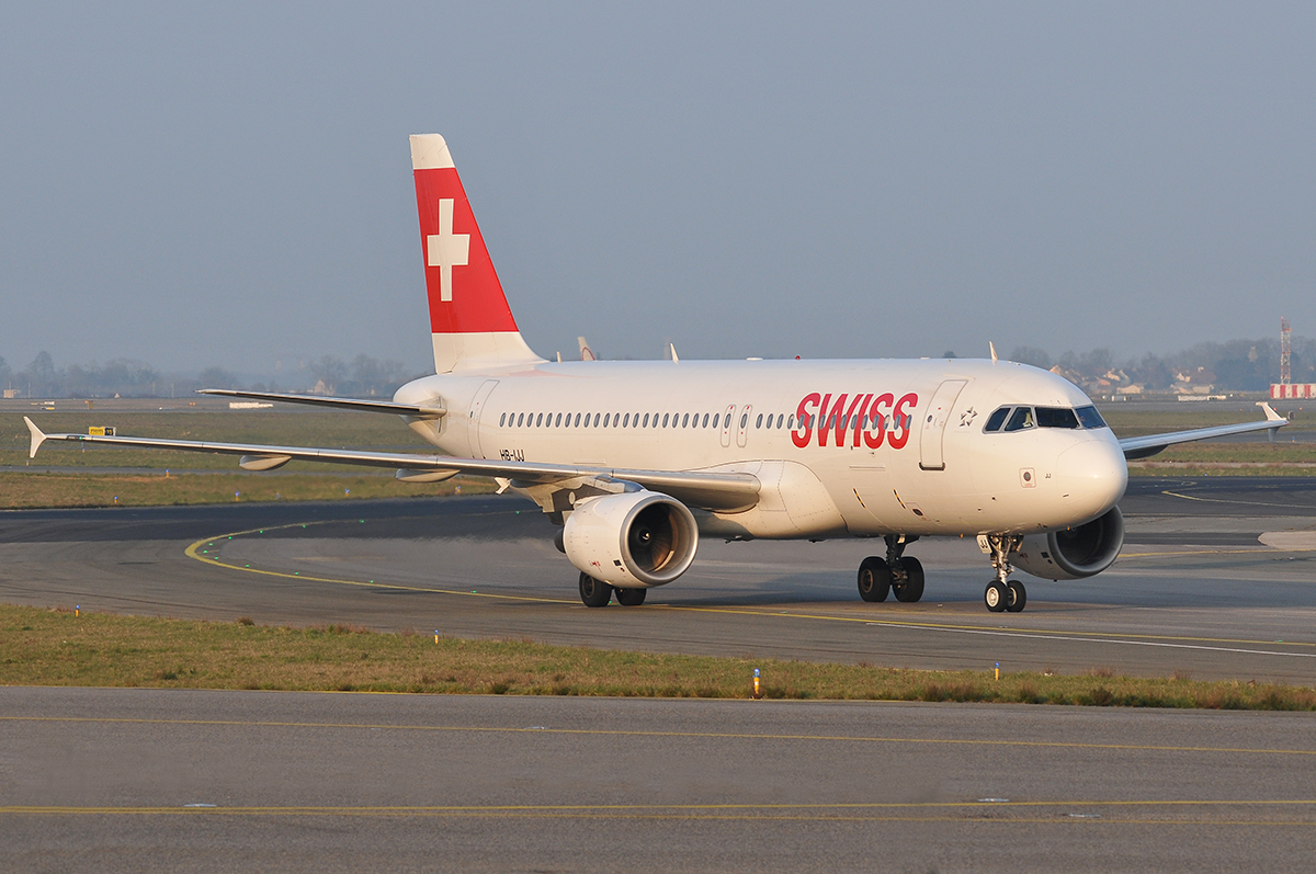 HB-IJJ (585) 1996 Airbus A320-214