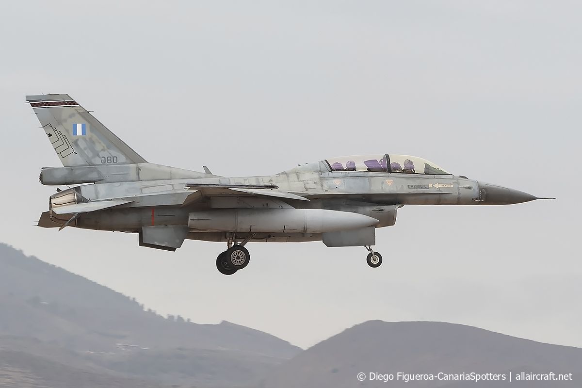 080 General Dynamics F-16D Fighting Falcon