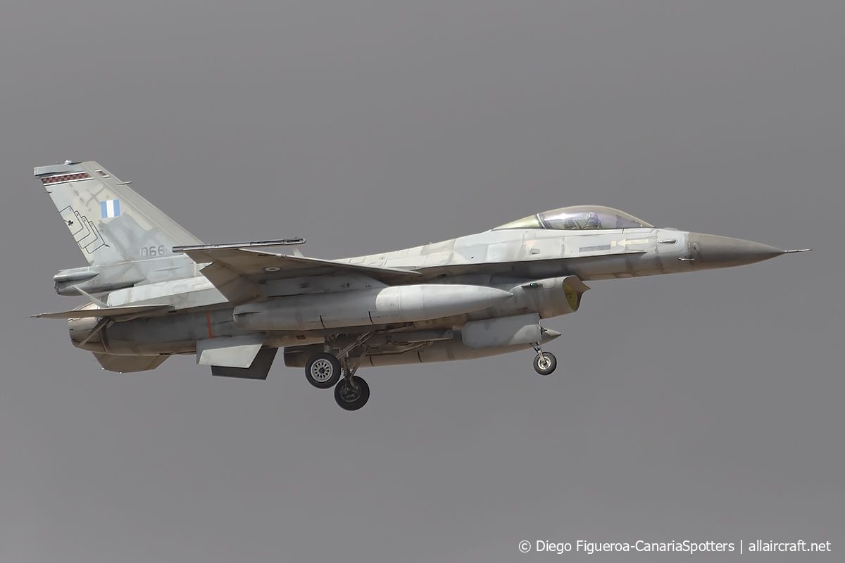 066 (TC-22) General Dynamics F-16D