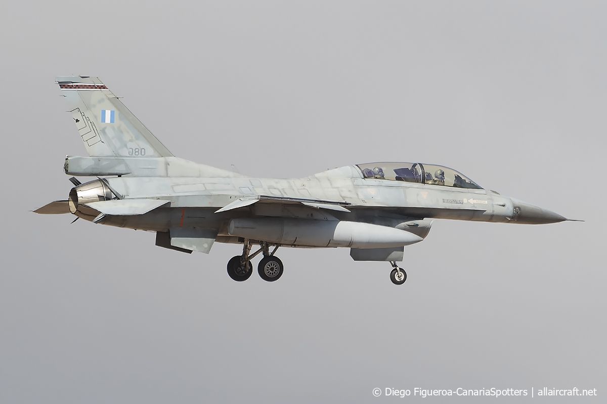 080 General Dynamics F-16D Fighting Falcon