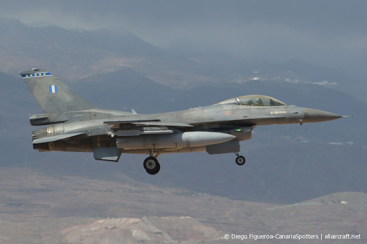 525 (XK-26) General Dynamics F-16C Fighting Falcon