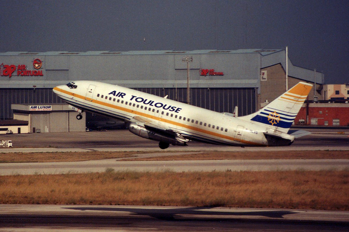 F-GLXG (cn 21736) Boeing 737-2M8Adv