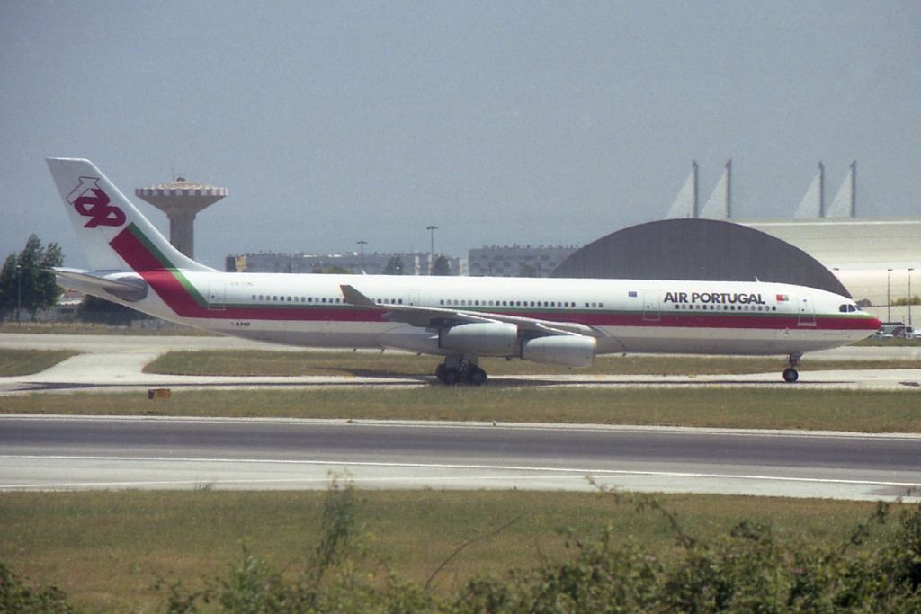 CS-TOC (079) 1995 Airbus A340-312