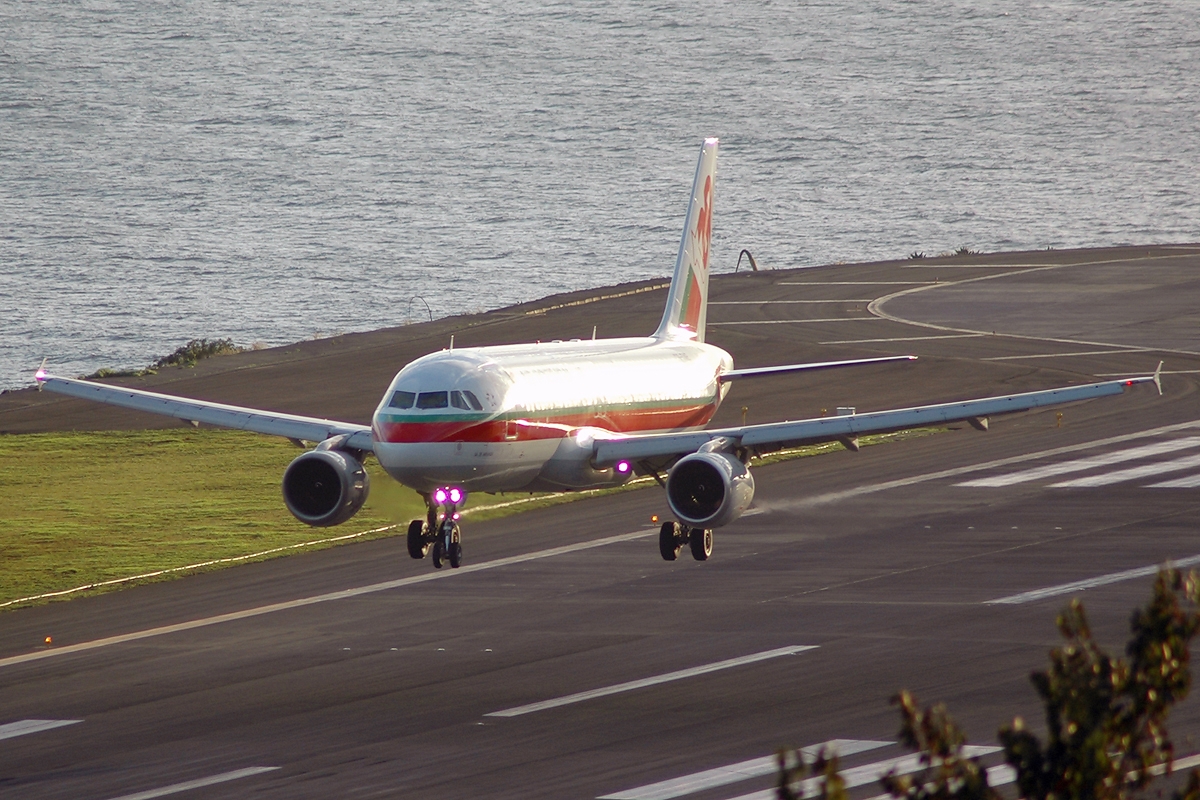 CS-TNE (395) 1992 Airbus A320-212