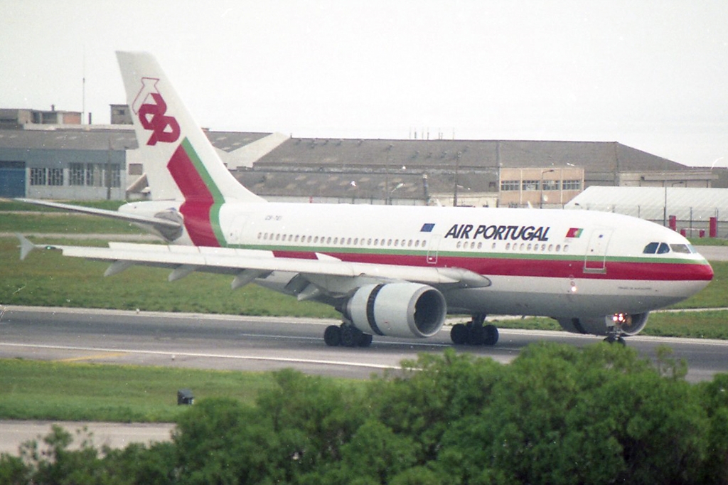 CS-TEI (495) 1989 Airbus A310-304
