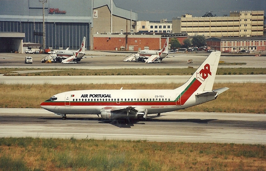 CS-TEV (22402) 1981 Boeing 737-230(A)