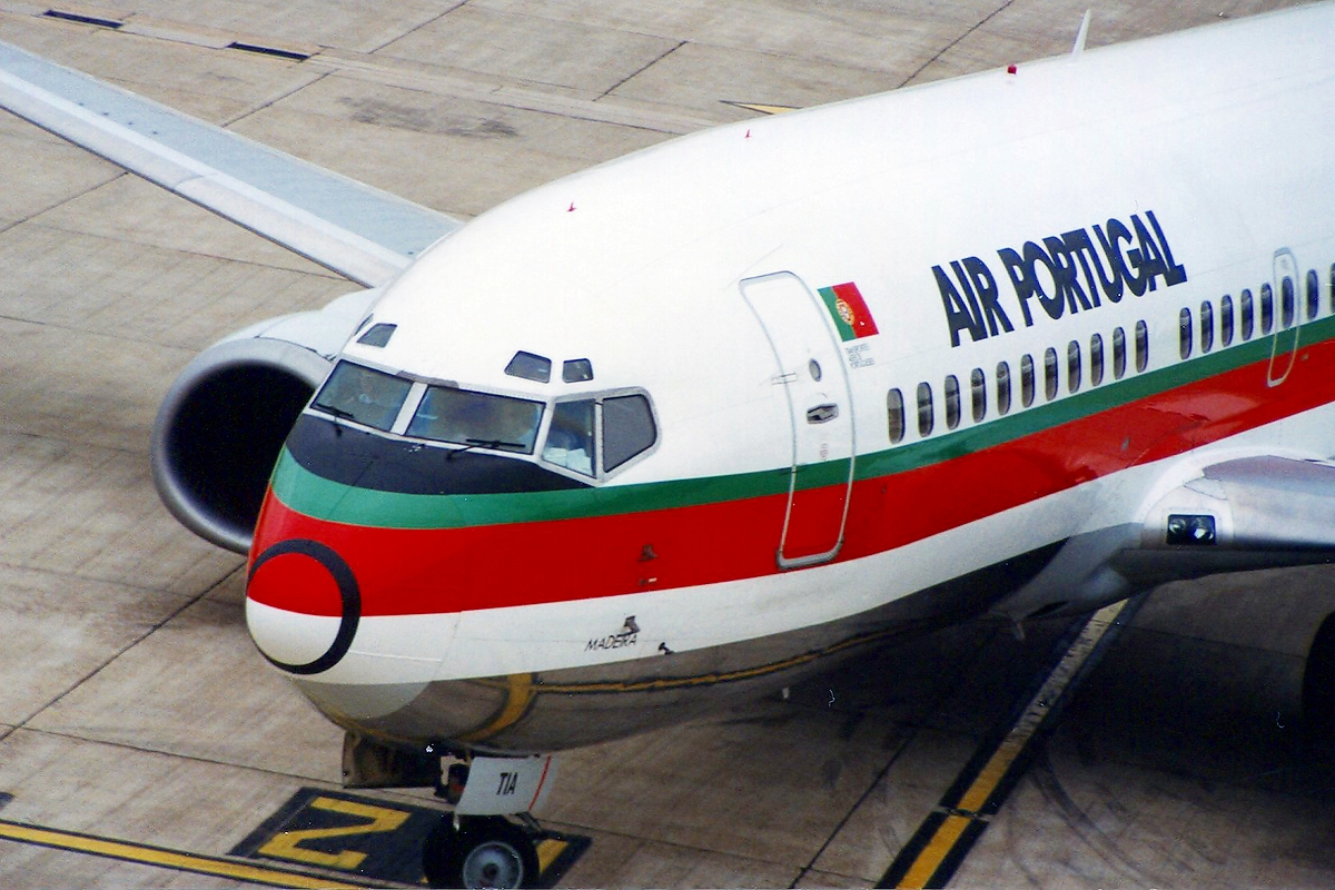 CS-TIA (24364) 1988 Boeing 737-382