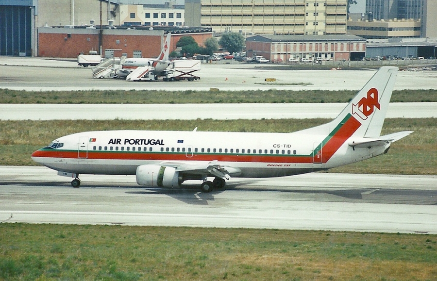 CS-TID (24449) 1990 Boeing 737-382