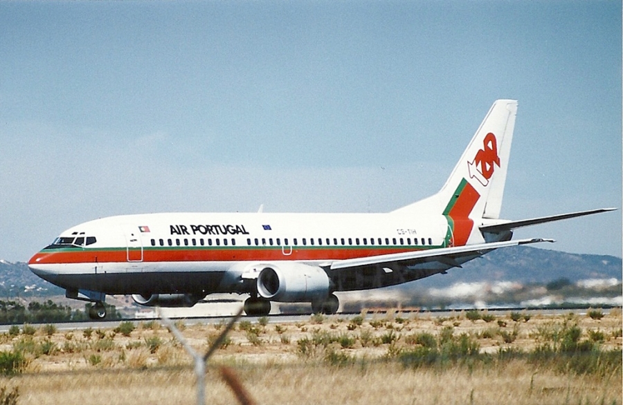 CS-TIH (24214) 1989 Boeing 737-3K9