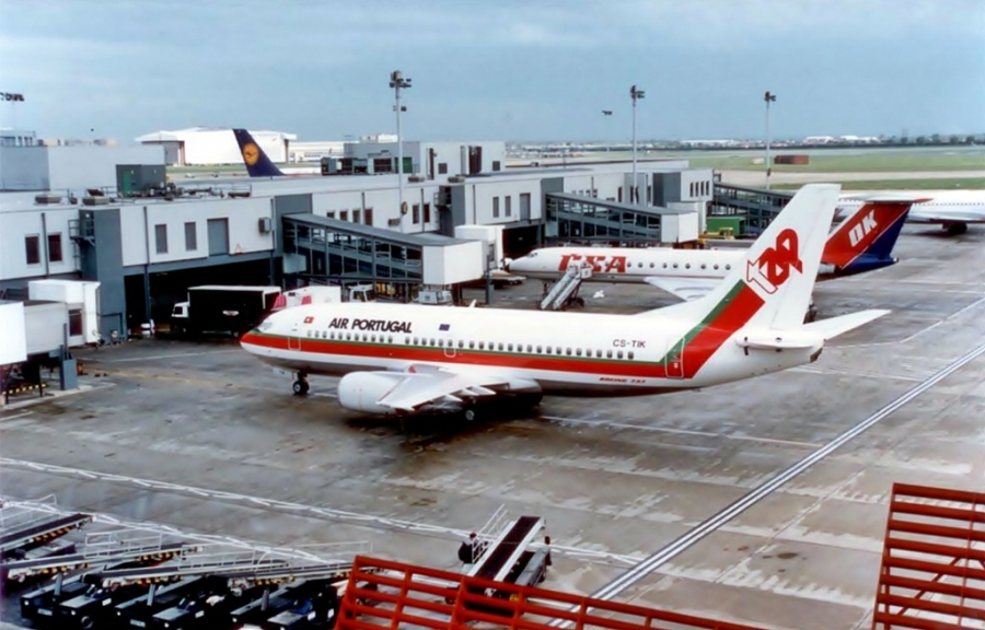 CS-TIK (25161) 1992 Boeing 737-382