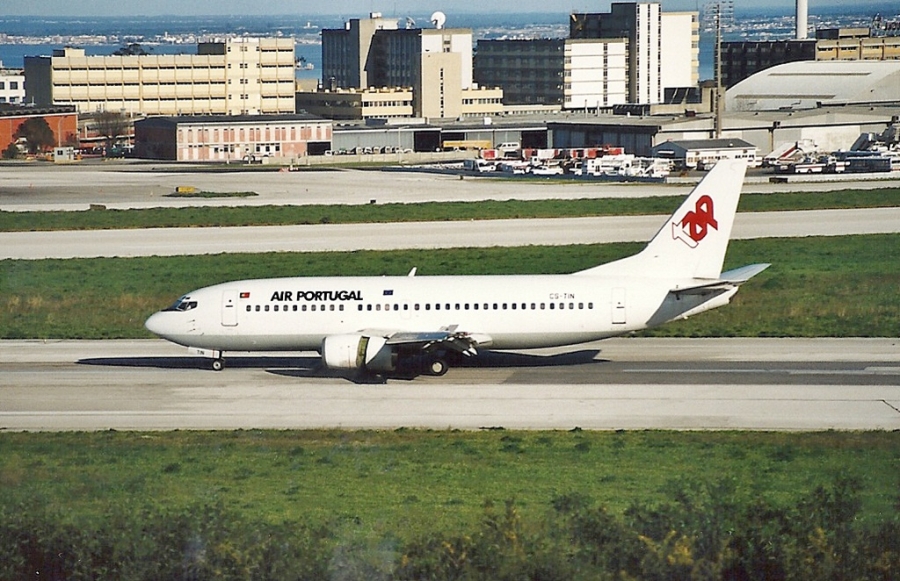 CS-TIN (23827) 1987 Boeing 737-33A